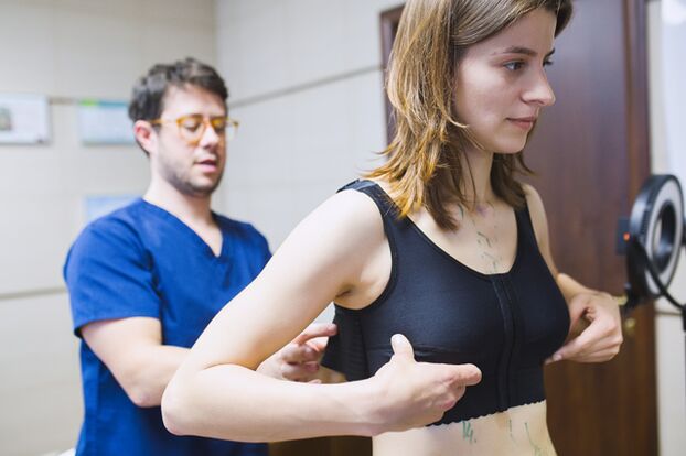 Kompressioonrõivaste kandmine pärast rindade suurendamist hüaluroonhappega